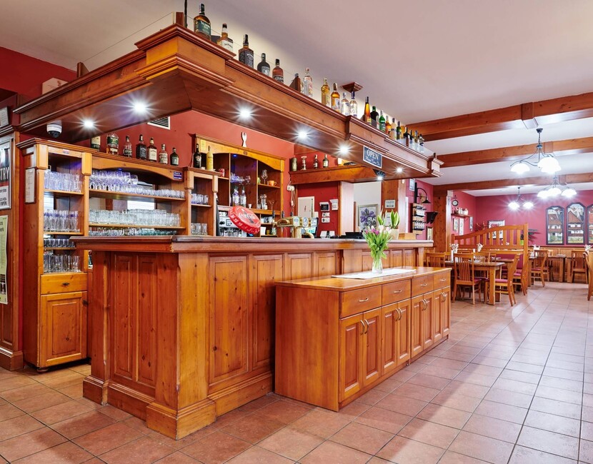 bar-od-vchodu-na-straky-wwwhotelterasacz-1